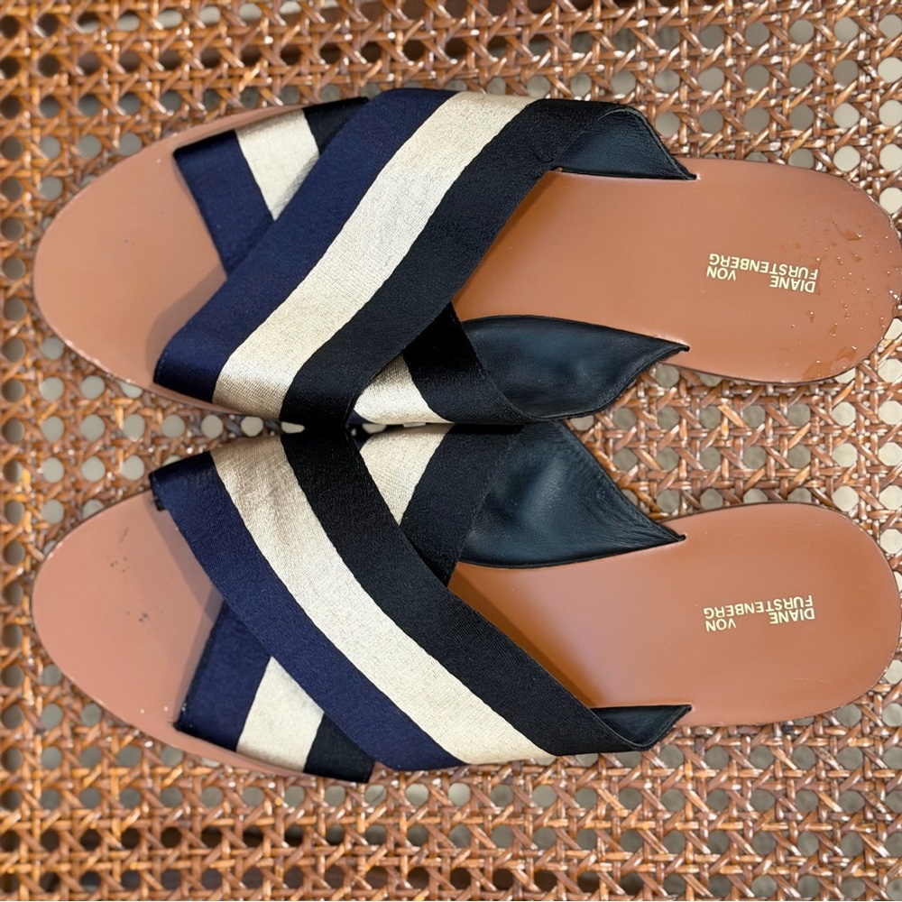 Diane Von Furstenberg ‘Bailie’ Crossover Flats